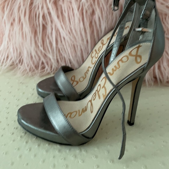 Sam Edelman size 4 heel sandal silver - Picture 2 of 6